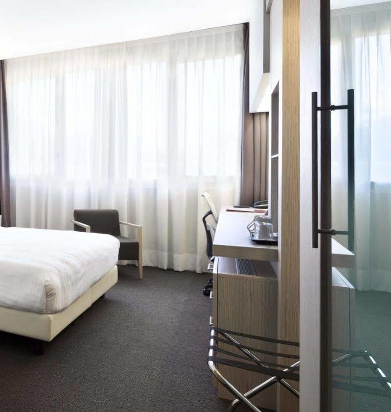 Unahotels Bologna San Lazzaro ซานลาซโซโร ดี ซาเวนา ภายนอก รูปภาพ